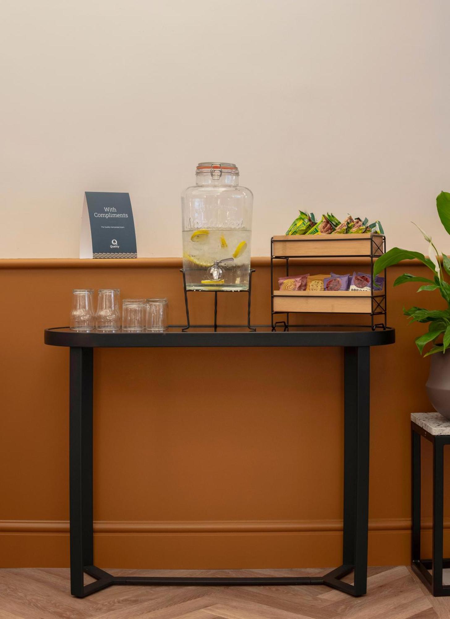 Quality Hotel Hampstead Лондон Экстерьер фото