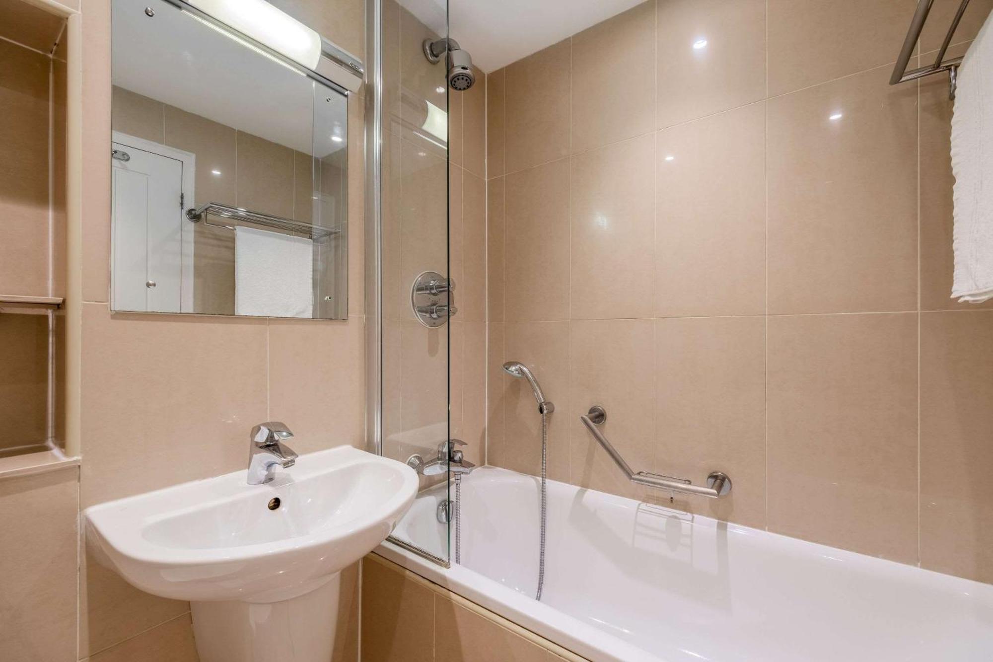 Quality Hotel Hampstead Лондон Экстерьер фото